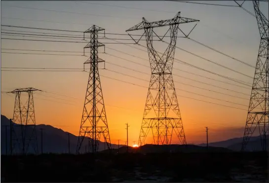  ?? ALEX WELSH — THE NEW YORK TIMES FILE ?? Power lines in Cathedral City, Calif. Even as technologi­es like wind, solar and electric cars spread, nations are falling far behind in building the power lines needed to support them.