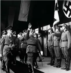  ??  ?? dittatori | Adolf Hitler e Francisco Franco alla frontiera franco-spagnola, nell’ottobre 1940