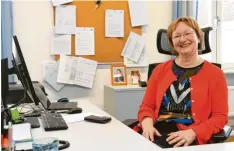  ?? Foto: Bernhard Weizenegge­r ?? Astrid Barnert hatte am Freitag ihren letzten Arbeitstag im Maria‰Ward‰Gymnasium. Bis zum letzten Tag räumte sie ihr Büro aus.