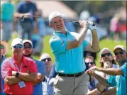  ?? MATT SULLIVAN / GETTY IMAGES ?? South Africa’s Ernie Els plays his second shot on the sixth hole of the Honda Classic Thursday. Els is in a group tied for second at 4-under 66.