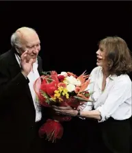  ??  ?? Au cinéma, il a joué son père et son mari. Au Théâtre Liberté de Toulon, il fut partenaire de scène de Jane Birkin qui lui envoie des fleurs, en fin du spectacle-hommage autour de textes de Gainsbourg, en . « Il a toujours été là dans les moments difficiles. Il est comme une deuxième famille », dit de lui l’égérie des seventies qui l’avait aussi dirigé dans son film Boxes ().