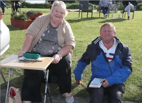  ??  ?? Margaret Rafter and Paddy Freeney enjoying the Sunday afternoon bingo in Termon Abbey.