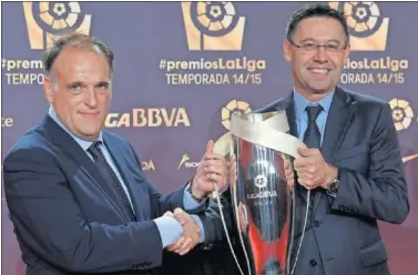  ??  ?? UNIDOS. Tebas y Bartomeu van de la mano junto al Girona en el ‘Plan Miami’ diseñado por LaLiga.