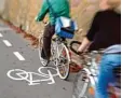  ?? Symbolfoto: Alexander Kaya ?? Für mehrere Gruppen ging es mit dem Fahrrad kreuz und quer durch Deutsch land.