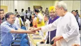  ?? ARVIND YADAV/HT ?? Delhi CM Kejriwal greets his Odisha counterpar­t Naveen Patnaik, as Punjab CM Bhagwant Mann looks on, during the joint conference of chief ministers and chief justices.