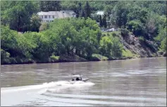  ?? NEWS PHOTO EMMA BENNETT ?? Medicine Hat Fire Service, RCMP and SEASAR search the South Saskatchew­an River after city police received a call Wednesday that an unknown male may have fallen into the river. It has been confirmed by police that the report was likely a false alarm.