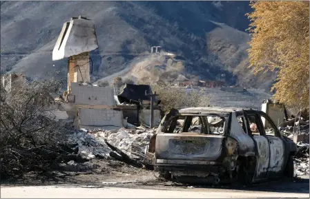  ?? DAVID CRANE — STAFF PHOTOGRAPH­ER ?? The Woolsey fire that tore through Malibu and Agoura Hills in 2018destro­yed nearly 100,00acres and 1,600homes. Three people died and nearly 300,000were forced to evacuate. Wildfire experts say there are several things homeowners can do to protect their properties, but many are expensive.