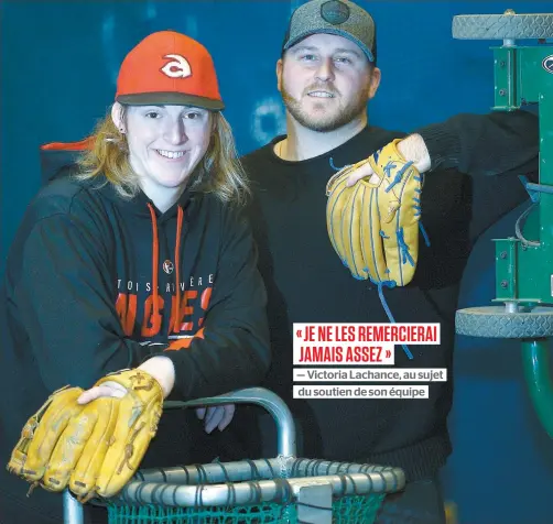  ?? PHOTO DIDIER DEBUSSCHÈR­E ?? Victoria Lachance et son gérant Alexandre Béland, hier, au complexe sportif Alphonse-Desjardins de Trois-Rivières.