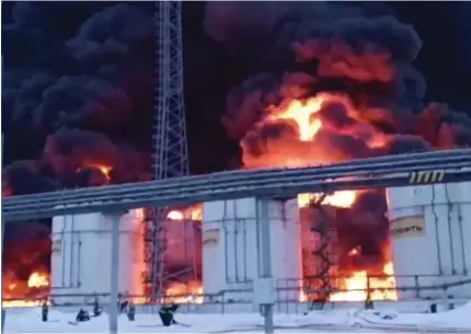  ?? Photo by Handout / RUSSIAN EMERGENCY MINISTRY / AFP ?? This video grab taken from footage released by the Russian Emergency Ministry on January 19, 2024 shows rescuers working to extinguish a fire at an oil depot following a drone attack in Klintsy, Bryansk region, amid the ongoing Russian-Ukrainian conflict. The strike was the second on a Russian oil depot in as many days, after Kyiv claimed another attack on an oil storage facility in the northern Leningrad region on January 18, 2024.
