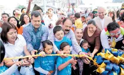  ??  ?? El secretario de Salud participó ayer en un acto en el Zócalo capitalino.