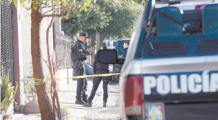  ?? l Una joven pidió raite a un hombre, quien no la dejaba bajar y ella tuvo que saltar por la ventana; una chofer del transporte urbano que vio lo que ocurría la auxilió. ??