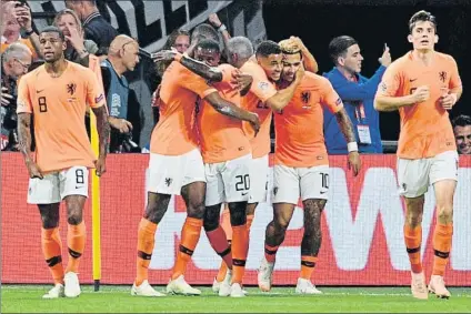  ?? FOTO: EFE ?? Los jugadores de Holanda celebran uno de los tres goles a Alemania