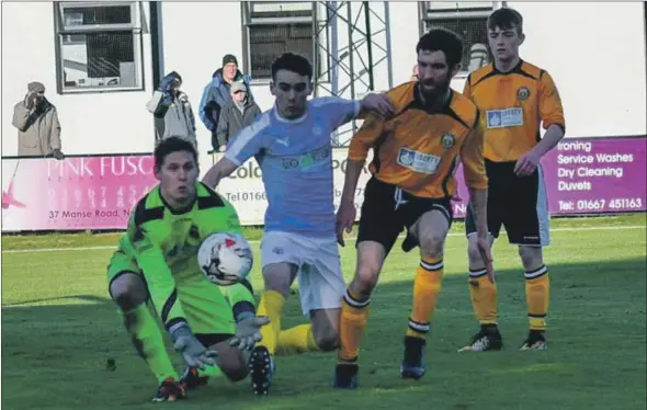  ?? Photograph: Cutter. ?? Fort William keeper Mateusz Kulbacki had a busy afternoon.