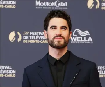  ?? (Photo Valéry Hache) ?? Ne vous fiez pas à sa gueule d’ange : Darren Criss incarne un redoutable tueur en série dans American Crime Story : the assassinat­ion of Gianni Versace.