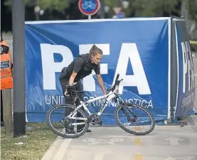  ?? LUCIANO THIEBERGER ?? Escena. La bicicleta en la que iba Camacho cuando lo mataron./