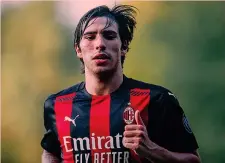  ??  ?? Al centro del Milan Sandro Tonali, 20 anni, prima stagione in rossonero