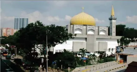  ?? [ FOTO HIASAN ] ?? Masjid Saidina Abu Bakar As Siddiq, Bangsar dibina atas tanah milik individu berbangsa Cina.