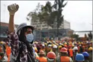  ?? DARIO LOPEZ-MILLS — THE ASSOCIATED PRESS ?? A young volunteer raises his fist as a sign to keep silent as dogs search through the rubble of a 7.1 quake-collapsed four-story clothing factory, in Mexico City, Friday. Rescue operations stretched into a fourth day Friday, spurring hope among...