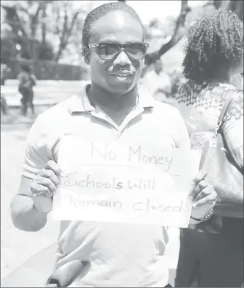  ??  ?? A picketer with a warning