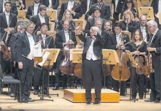  ?? Gina Ferazzi Los Angeles Times ?? THE PACIFIC SYMPHONY’S 84 musicians have been working without a contract since Aug. 31. Above, the group’s music director, Carl St. Clair, at a concert.