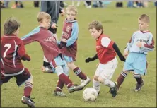  ??  ?? RIGHT: Gunthorpe Harriers Under 8s against Feeder Soccer.