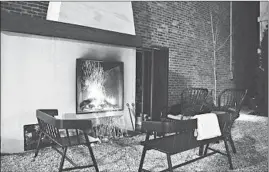  ?? TERRENCE ANTONIO JAMES/CHICAGO TRIBUNE ?? Elske, known for its outdoor fireplace and inviting seating, had tried to extend patio season, “but those things fell through one after the other,” said co-owner David Posey.