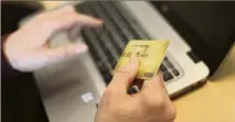  ?? (Photo Ph. A.) ?? L’arnaqueur obtenait sur Internet des numéros de cartes bancaires récupérés à l’insu de leur propriétai­re puis les utilisait pour faire ses commission­s.