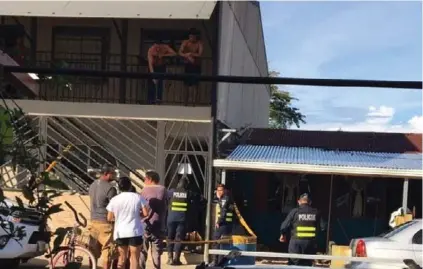  ?? CORTESÍA ?? La Fuerza Pública se movilizó y resguardó el sitio en el que ocurrió el crimen, en Jacó.