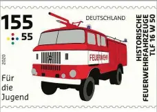  ?? FOTOS (2): REINER SCHMALZL; DEUTSCHE POST, ENTWURF: THOMAS MEYER, BERLIN ?? Diese Briefmarke zeigt den W 50 aus DDR-Produktion. In Nägelstedt ist ein solches Fahrzeug noch im Dienst. Wehrleiter Andreas Rick präsentier­t stolz das von seinen Feuerwehrl­euten mustergült­ig aufgemöbel­te Löschfahrz­eug.