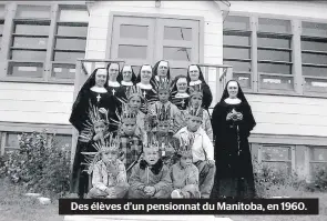  ??  ?? Des élèves d’un pensionnat du Manitoba, en 1960.