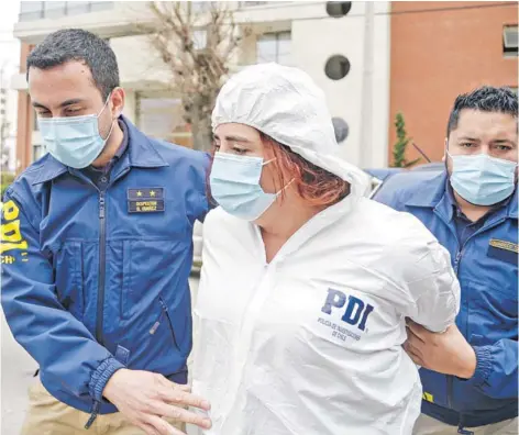  ??  ?? Denisse Llanos fue detenida ayer por personal de la PDI.