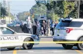  ?? OCTAVIO JONES/AP ?? Law enforcemen­t agents investigat­e a fatal shooting in the Seminole Heights neighborho­od in Tampa Tuesday.