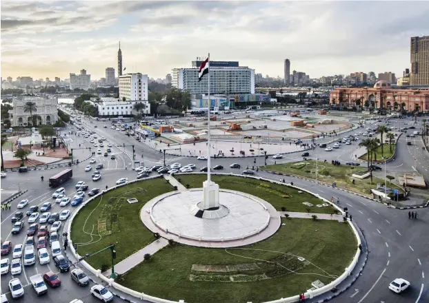  ?? Foto: AFP/Khaled Desouki ?? Spuren der Revolution sind auf dem Tahrir-Platz in Kairo nicht mehr zu sehen, auf das Leben der Menschen aber haben sich die Ereignisse einschneid­end ausgewirkt.