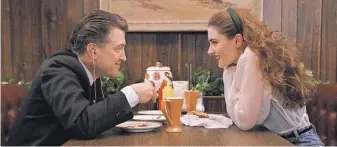 ?? CBS HOME ENTERTAINM­ENT ?? Gordon Cole ( David Lynch) and Shelly Johnson ( Mädchen Amick) share pie time in an episode of Twin Peaks.