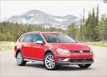  ?? Daniel Byrne Volkswagen ?? THE ALLTRACK is powered by a 1.8-liter, turbocharg­ed, four-cylinder engine that makes 170 horsepower and 199 pound-feet of torque. Its driving modes include normal, sport and off-road.