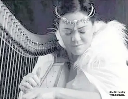  ??  ?? Shellie Hanley with her harp.