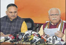  ?? SANJEEV SHARMA/HT ?? Haryana CM Manohar Lal Khattar addressing the media at Haryana Niwas in Sector 3 Chandigarh on Thursday.