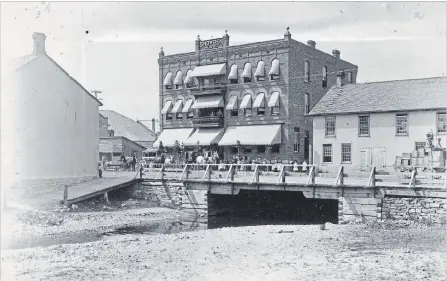  ?? ELWOOD JONES SPECIAL TO THE EXAMINER TRENT VALLEY ARCHIVES ?? The Snowden House on Charlotte St. was a busy hotel in the 1880s; notice Jackson Creek crossed under Charlotte Street near the English Canoe Company (at right). (TVA, F50 2.243)