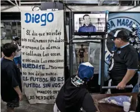  ?? AFP ?? En toda Argentina recordaron a Diego en su cumpleaños.