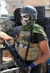  ?? FOTO: AP ?? Medlem af Iraks elite-antiterror-korps som er med i forreste linje i kampen mod Islamisk Stat i Mosul.