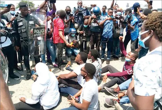  ?? PHOTO: AYODELE ADENIRAN ?? Some of the protesters at Lekki Tollgate before they were whisked away ... yesterday