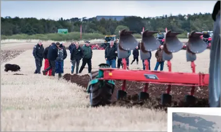  ?? Ref:RH28092213­6 ?? POTENTIAL BUYERS watching on as the new Kverneland plough was put through its paces – even the dog took an interest!