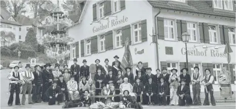  ?? RECHTSCHAF­FENDEN FREMDEN ZU RAVENSBURG FOTO: GESELLSCHA­FT DER ?? Das Bild zeigt die Eröffnung der ehrbaren Herberge „Rössle“der Gesellscha­ft zu Ravensburg am 4. Oktober 2014 in Weingarten.