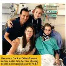  ?? ?? Haar ouers, Frank en Debbie Rawson, en haar suster, Jade, het haar elke dag besoek in die hospitaal waar sy ná die ongeluk aangesterk het.