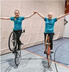  ?? Foto: Kathrin Ortlieb ?? Die Kissinger Kunstradfa­hrerinnen Jasmin Hartl (links) und Viola Gastl (rechts) wur‰ den Fünfte bei der deutschen Meistersch­aft.