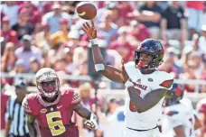  ?? MELINA VASTOLA, USA TODAY SPORTS ?? Louisville quarterbac­k Lamar Jackson ranks sixth nationally in passing yards.