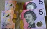  ?? ?? The old $5 note featured Queen Elizabeth 2