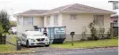  ?? Photos / Dean Purcell ?? The house in Flat Bush Rd, Clover Park, where a young child died at the weekend still had a police presence yesterday.