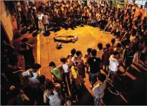  ?? NOEL CELIS/AFP ?? Residents look at the body of an alleged drug user killed by unidentifi­ed assailants in Manila earlier this month.