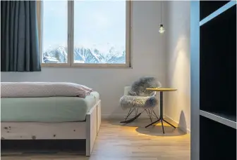  ?? [ Wellness Hostel 3000 ] ?? Wellness-Hostel in Laax: neuer Typus von Schweizer Jugendherb­ergen. Modern, funktionel­l und nachhaltig. Für alle Altersgrup­pen, beliebt bei Familien.